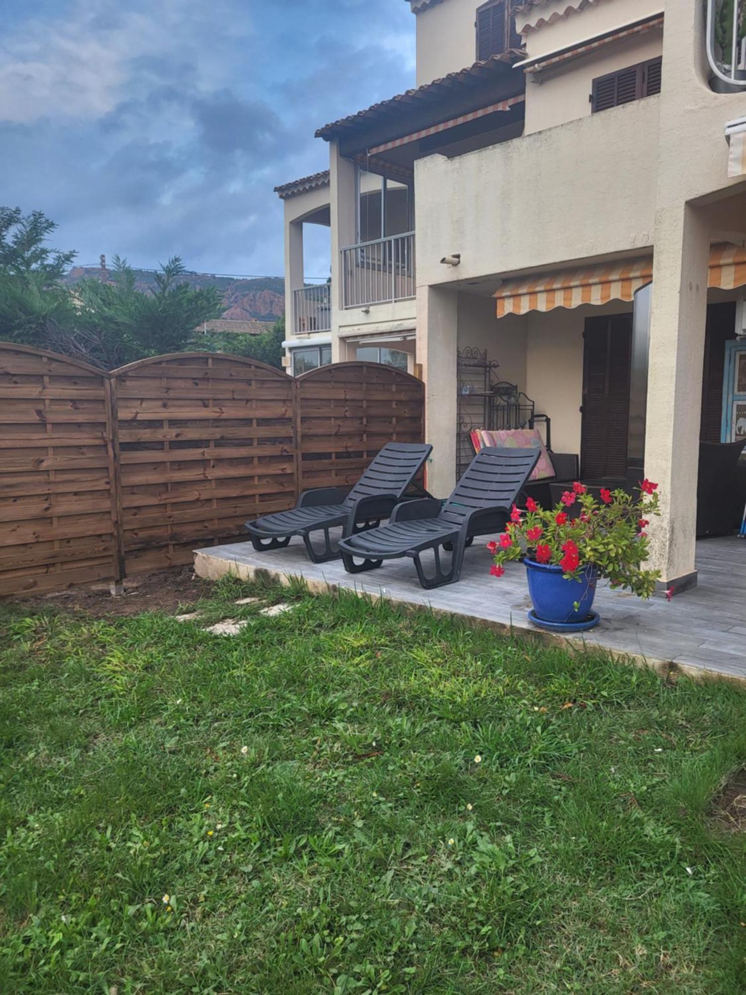 AGAY le pti bonheur 60m2 rez de jardin, en bord de mer Saint-Raphaël Buitenkant foto